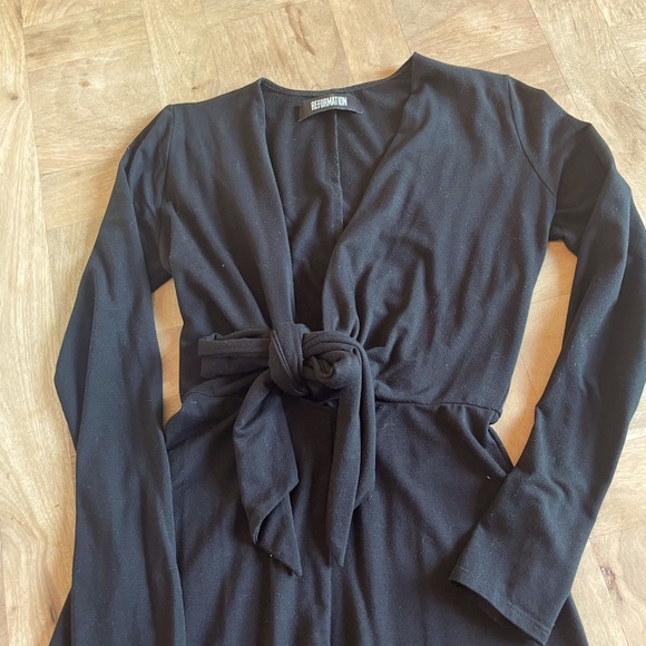 Reformation size 0 deep v plunge dress. - Picture 3 of 3